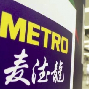 ���������u������ �������x���