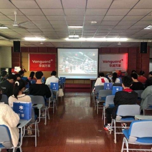 �A���f��У���_ʼ����Ӌ��ȫ����Ƹ700���ˡ�