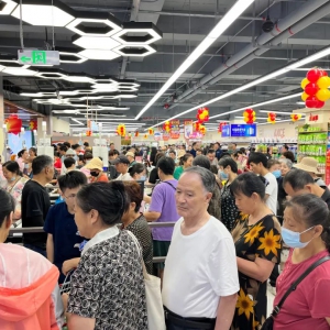 �������Ќ�������������ֵ꣬����700�f�˴��Pע