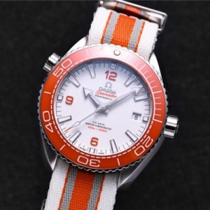 ��͸����ĳ�ɫ���W���Ѻ�������600��