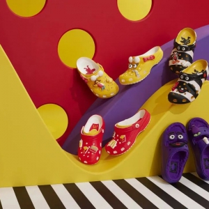 ����(d��ng)�ں�Crocs�������� ���Ї���(n��i)���Ƴ��ׂ�(g��)(li��n)��ϵ��