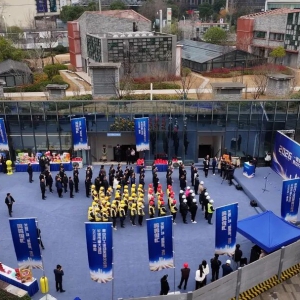 �Q�Q��æȫ����Ş������L(zh��ng)ɳ��һ��Ȧ